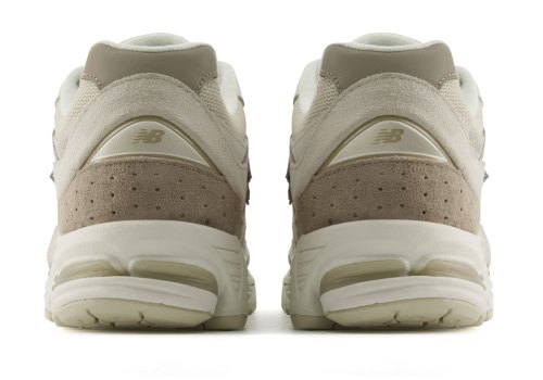 The New Balance 2002R Skips A Season With A Fall-Ready Edition(pic3)